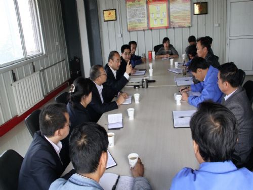 親臨基層，與職工面對(duì)面談心