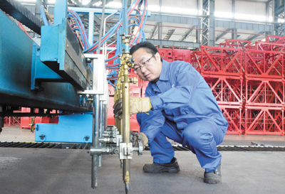 “泥瓦匠”造出固沙車（聚焦供給側改革·我的故事）