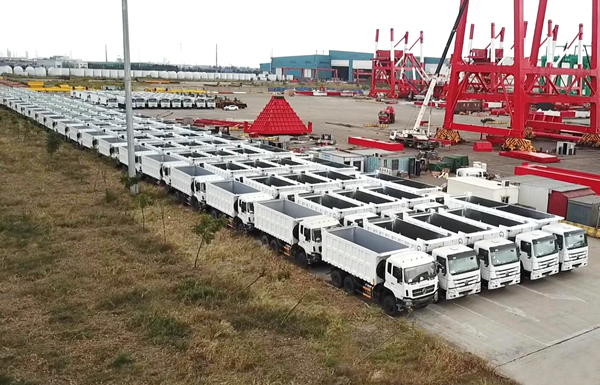 甘肅建投“互聯(lián)網(wǎng)+裝備制造”再譜“新曲”200臺“GEMC”（高漠）工程機(jī)械駛向東南亞