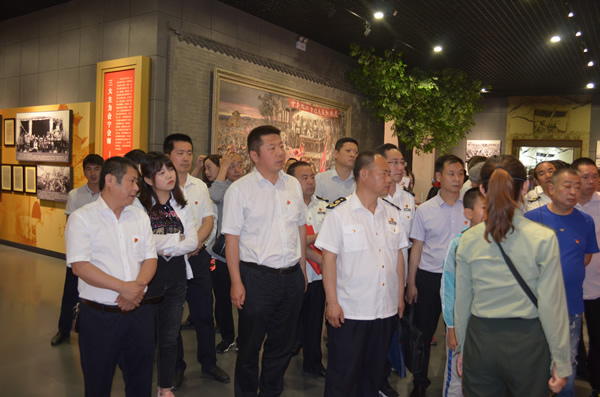 裝備公司黨委開展“不忘初心、牢記使命”主題教育黨日活動