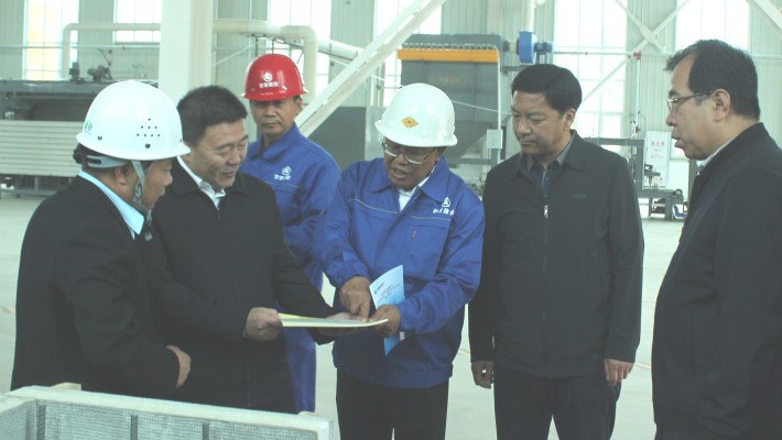 【“三抓三促”行動】臨夏州稅務(wù)局黨委委員、總會計(jì)師林萬民一行考察調(diào)研甘肅建投裝備公司復(fù)合保溫免拆外模板、鋼結(jié)構(gòu)、井道式升降機(jī)項(xiàng)目