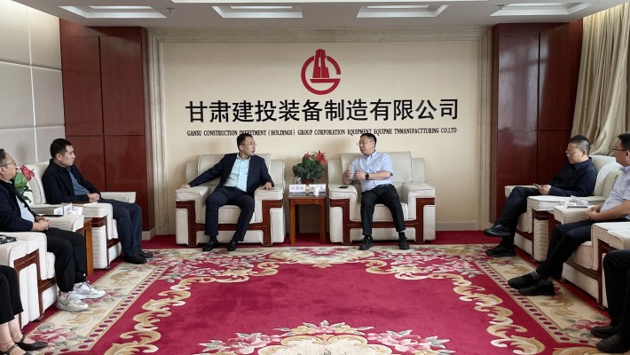 四季沐歌綜合能源公司總經理張亮亮深入裝備公司考察合作